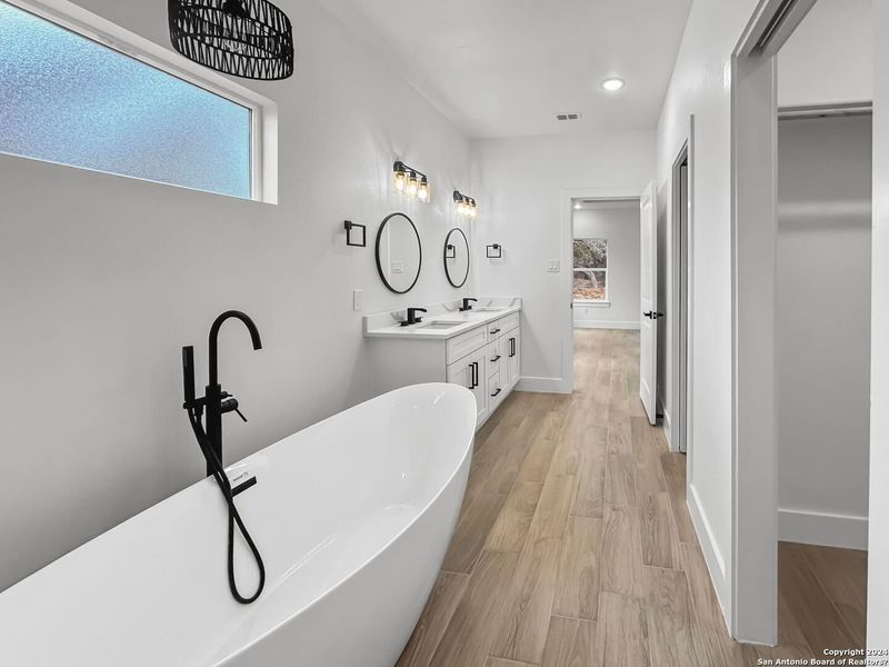 Furnished interior view inside a new home in , Blanco (Image 4).