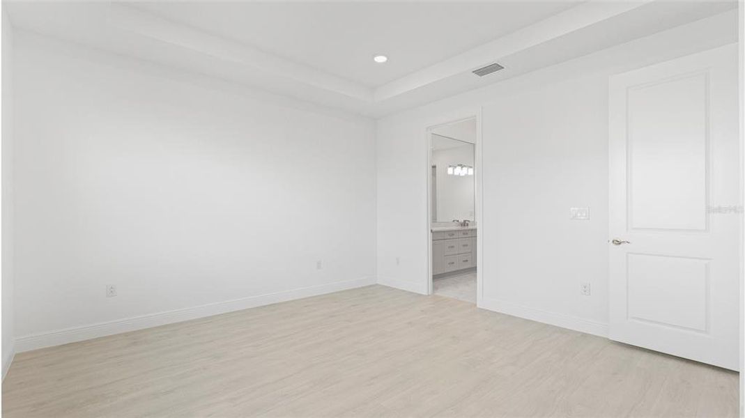 Spacious, unfurnished interior of a new home in Cresswind Lakewood Ranch, Lakewood Ranch (Image 40).