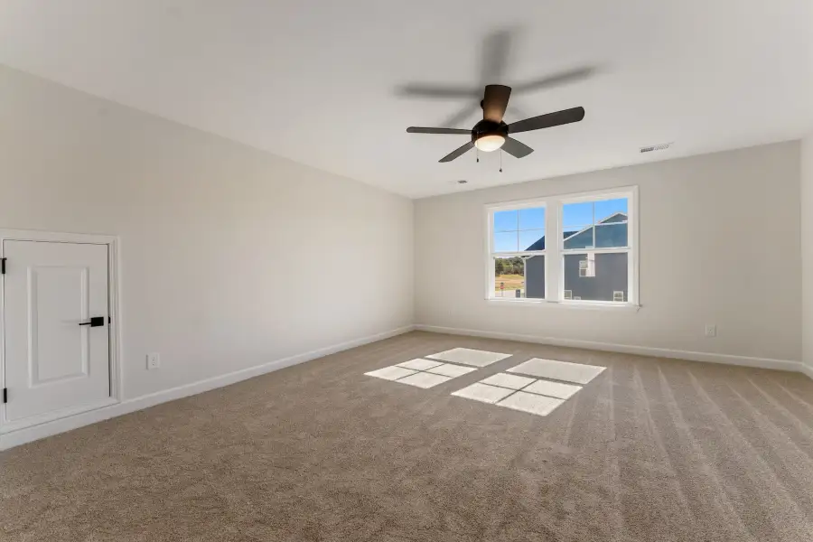 Spacious, unfurnished interior of a new home in Ridgecrest at Midway, Anderson (Image 27).