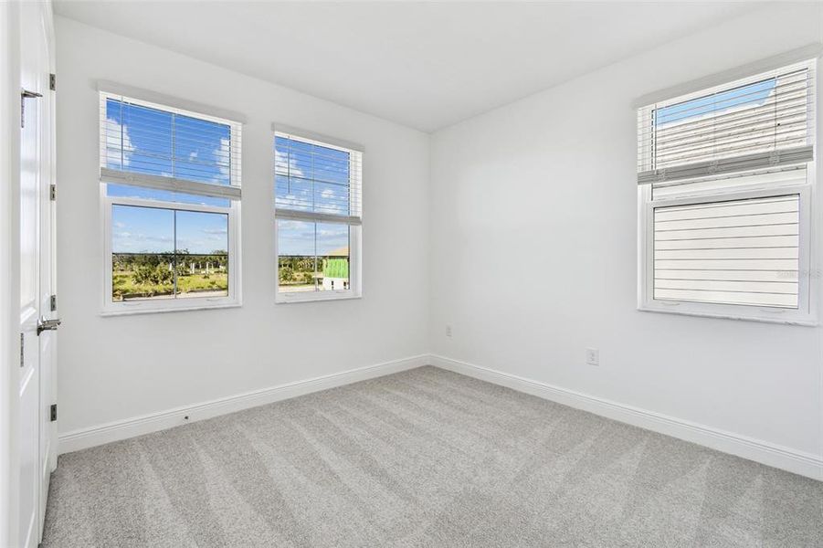 Spacious, unfurnished interior of a new home in Hawkstone, Sarasota (Image 10).