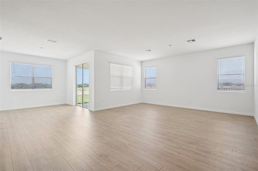 Spacious, unfurnished interior of a new home in , Lakeland (Image 16).