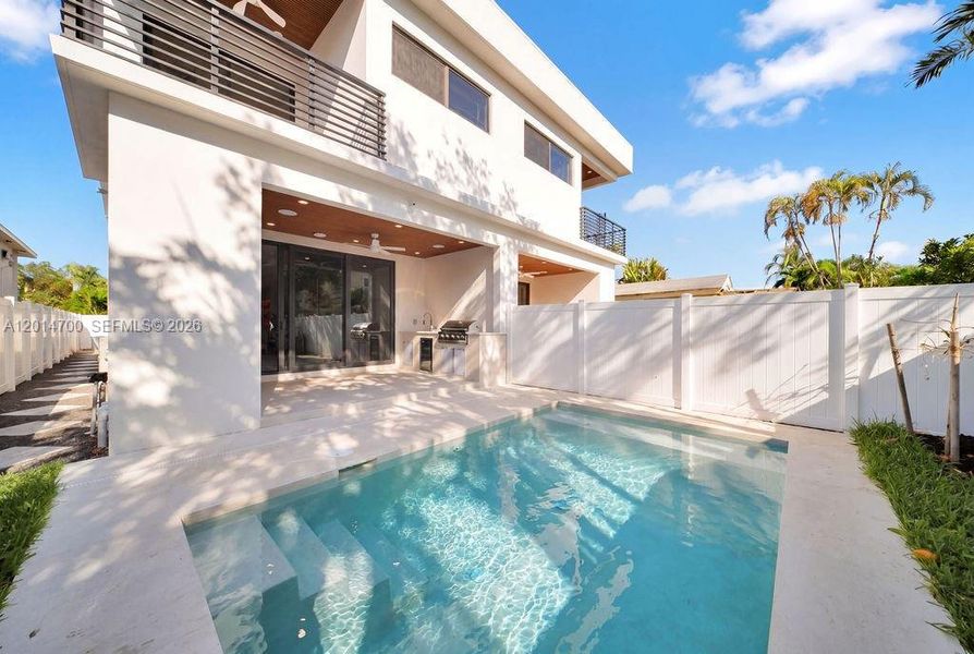 Exterior details and patio area of a home in , Fort Lauderdale (Image 35).