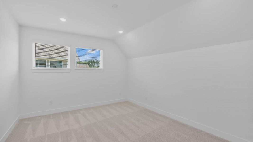 Spacious, unfurnished interior of a new home in Evergreen 60s, Conroe (Image 30).