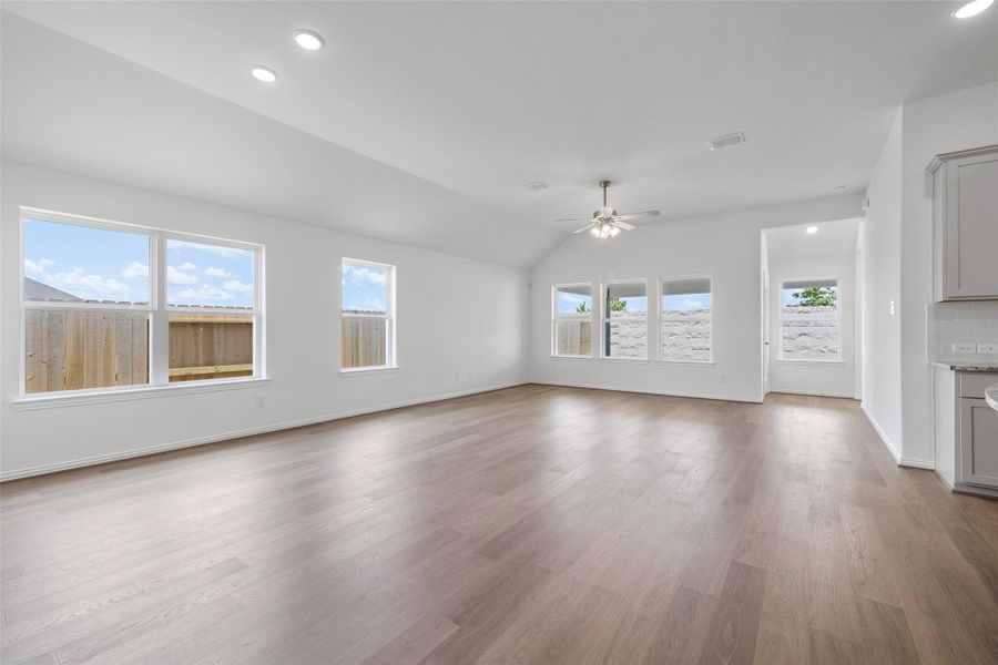 Spacious, unfurnished interior of a new home in River Ranch, Dayton (Image 28).