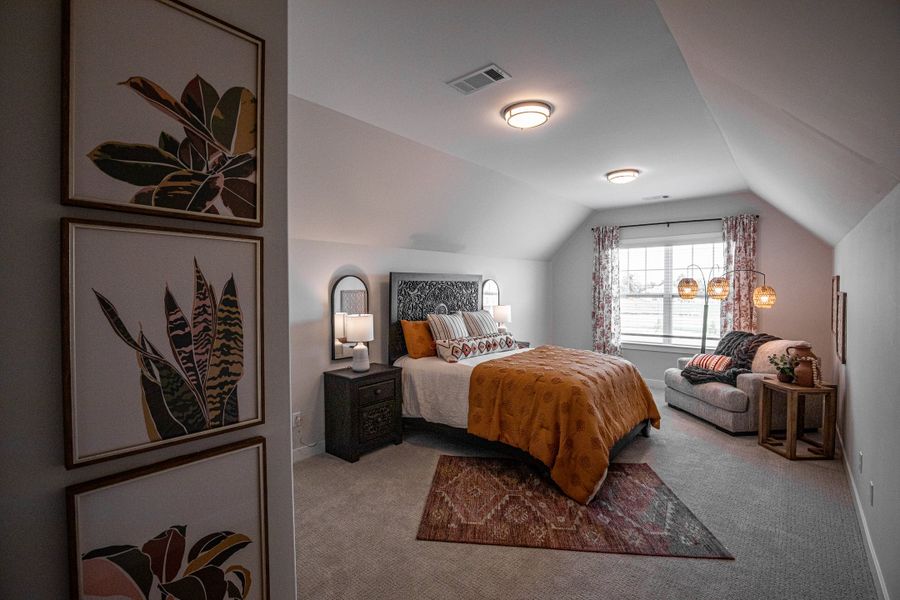 Representative furnished interior of a home built from the Willow by Grant & Co in Manor at Hall Creek, Arlington (Image 82).