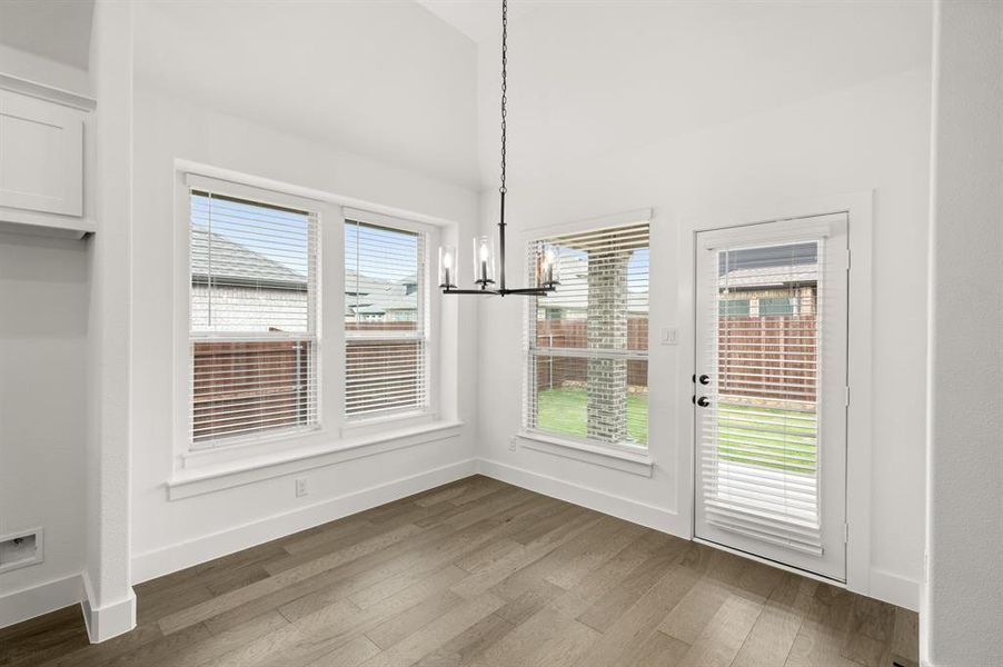 Spacious, unfurnished interior of a new home in Llano Springs, Fort Worth (Image 21).