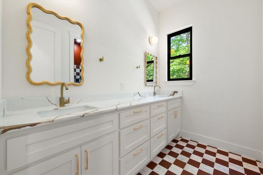 Furnished interior view inside a new home in , Corsicana (Image 12).