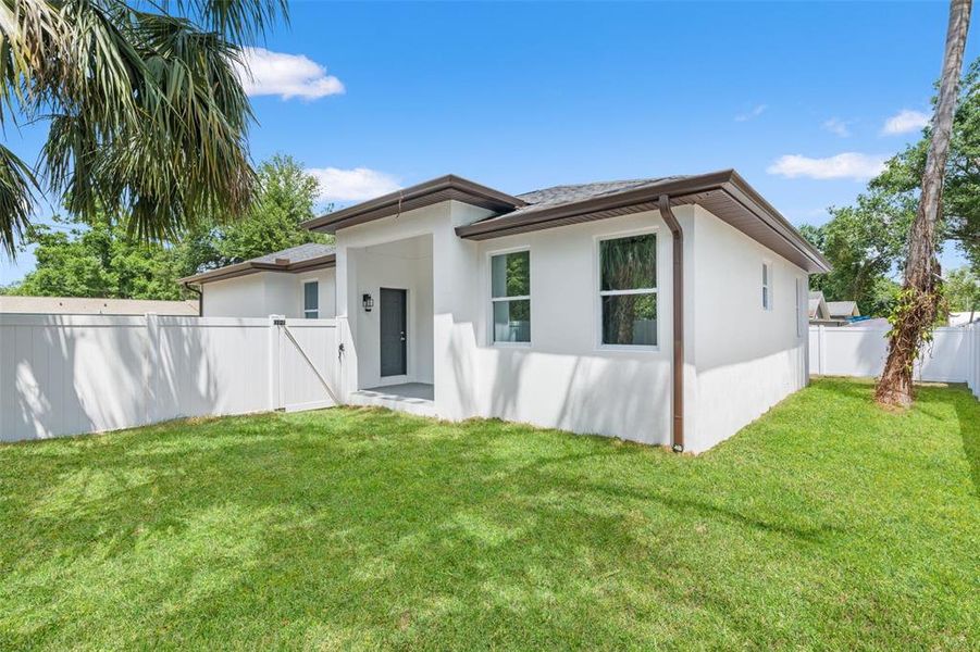 Exterior details and patio area of a home in , Tampa (Image 32).