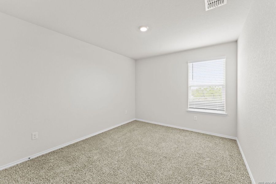 Spacious, unfurnished interior of a new home in Laurel Vistas, San Antonio (Image 14).