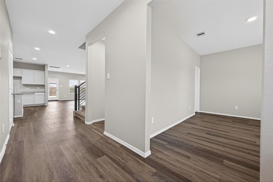 Spacious, unfurnished interior of a new home in Water Crest on Lake Conroe, Conroe (Image 19).