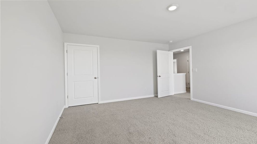 Spacious, unfurnished interior of a new home in Spring Ridge, Anderson (Image 24).