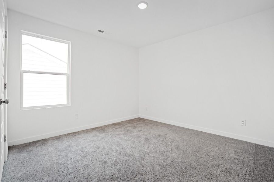 Spacious, unfurnished interior of a new home in Calista Farms, White House (Image 23).