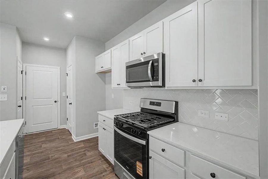 Furnished interior view inside a new home in Sawmill Creek, Mableton (Image 16).