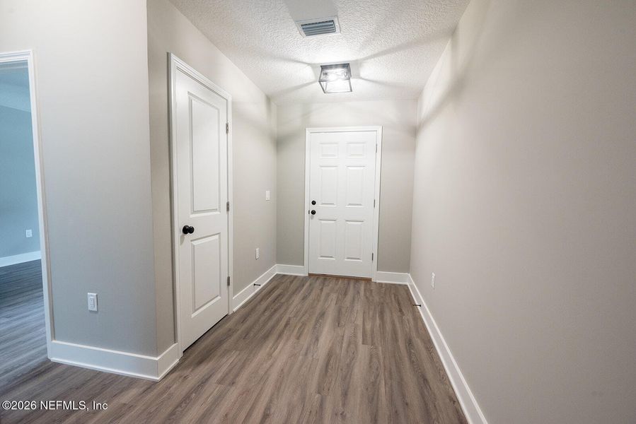 Spacious, unfurnished interior of a new home in , Florahome (Image 24).