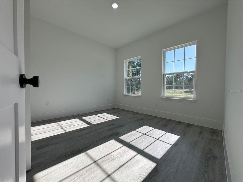 Spacious, unfurnished interior of a new home in , Citrus Springs (Image 17).