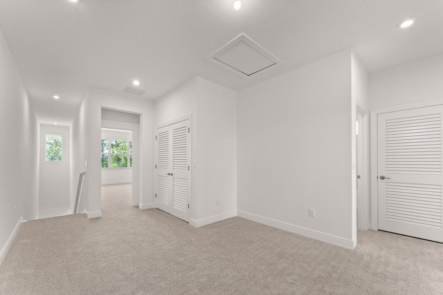 Spacious, unfurnished interior of a new home in Avila, Jensen Beach (Image 10).