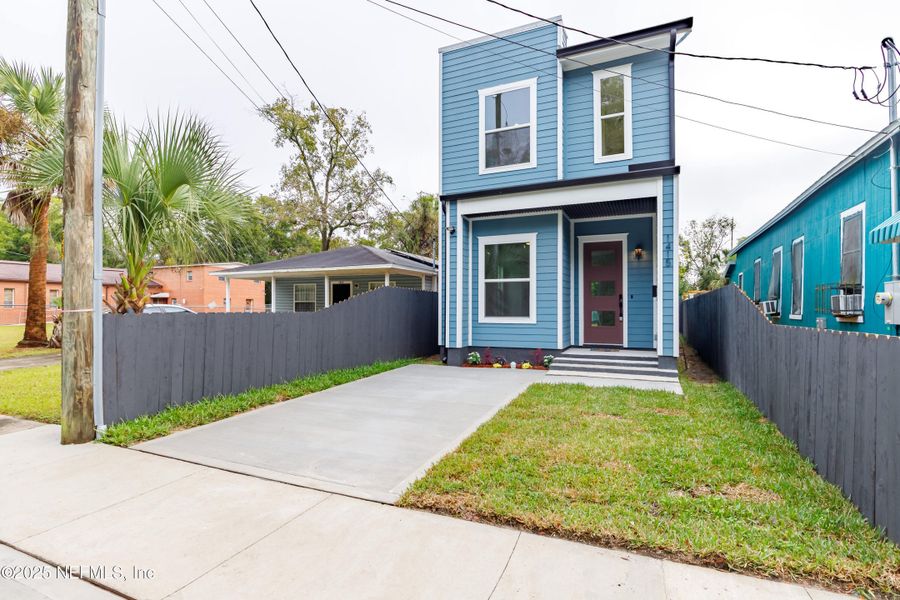 Exterior details and patio area of a home in , Jacksonville (Image 17). Exterior details and patio area of a home in , Jacksonville (Image 17).