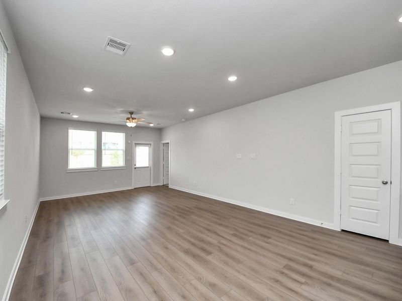 Spacious, unfurnished interior of a new home in Robins Landing, Houston (Image 21). Spacious, unfurnished interior of a new home in Robins Landing, Houston (Image 21).