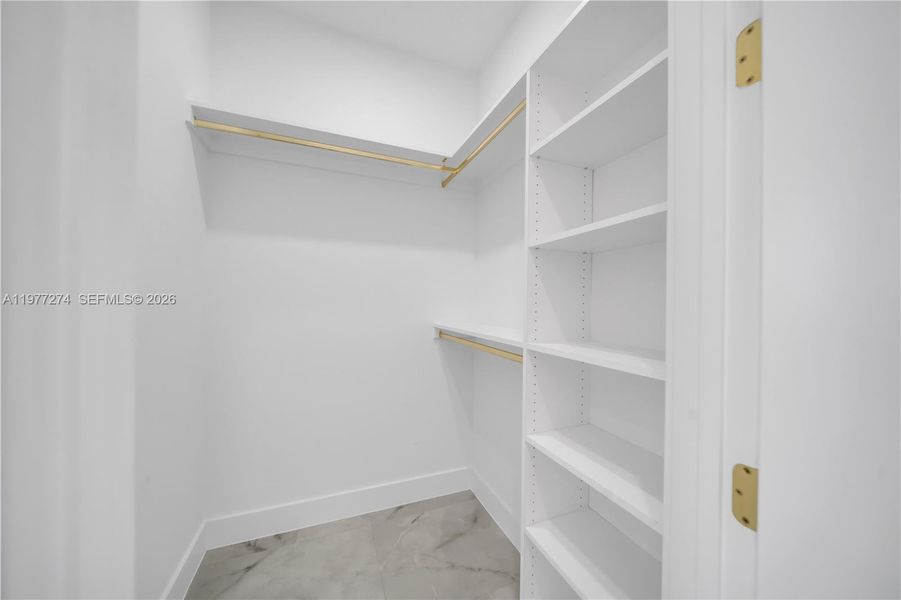 Spacious, unfurnished interior of a new home in , Cape Coral (Image 34).