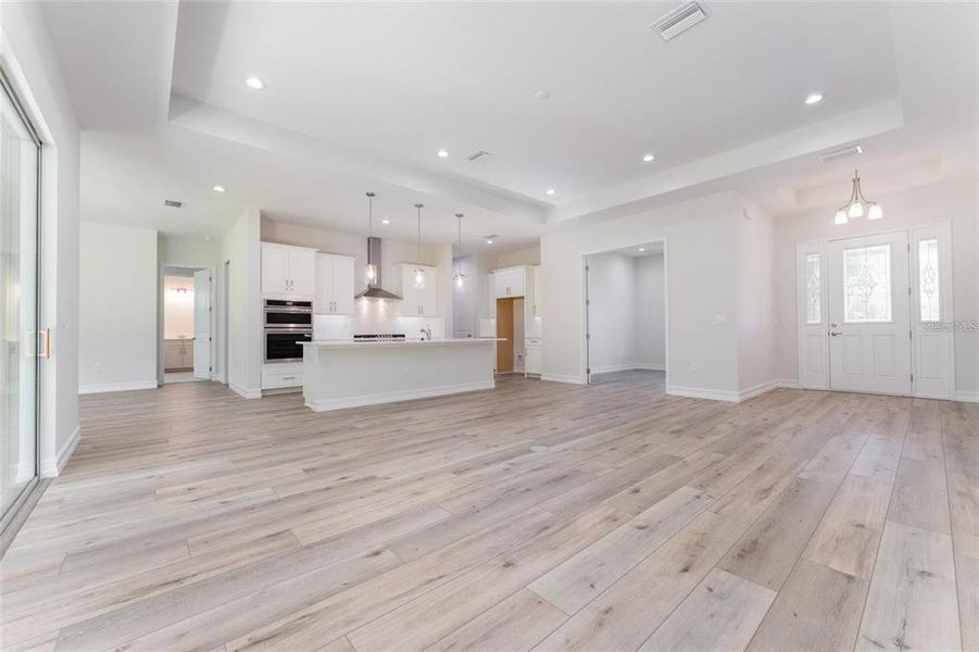 Spacious, unfurnished interior of a new home in Southern Hills Plantation, Brooksville (Image 26).