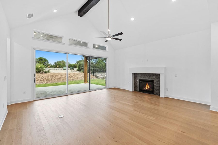 Spacious, unfurnished interior of a new home in The Hollows Canyon - 60', Lago Vista (Image 31).