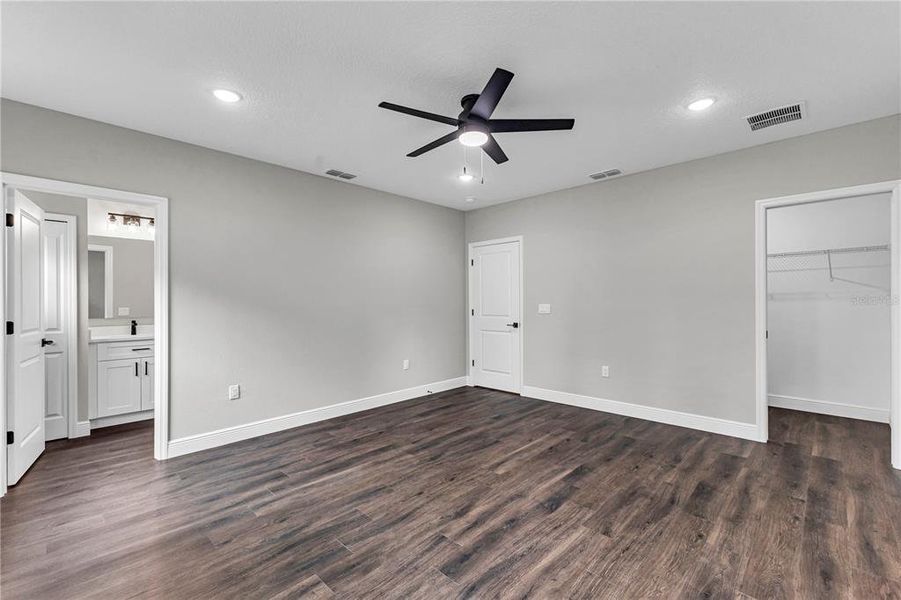 Spacious, unfurnished interior of a new home in , Deland (Image 19).