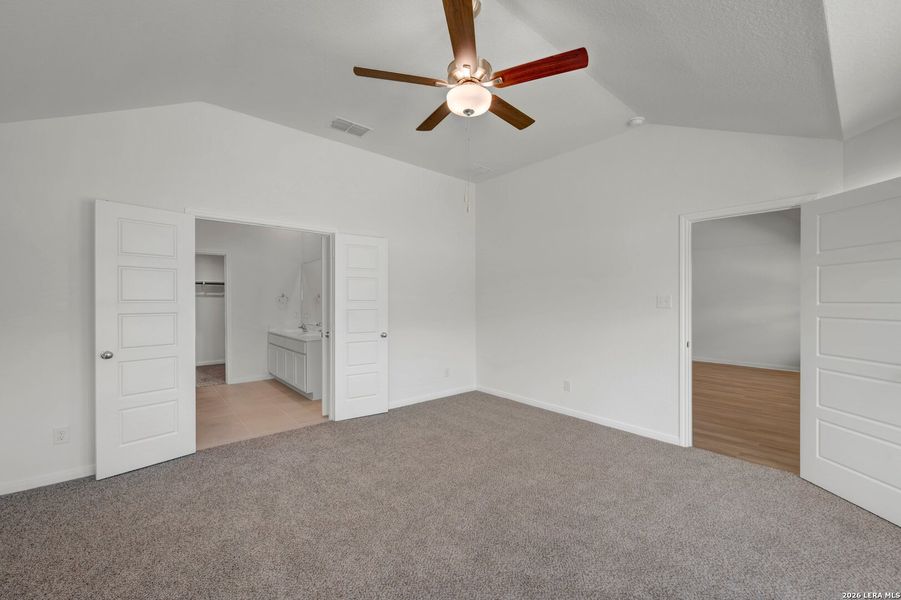 Spacious, unfurnished interior of a new home in Greenspoint Heights, Seguin (Image 18).
