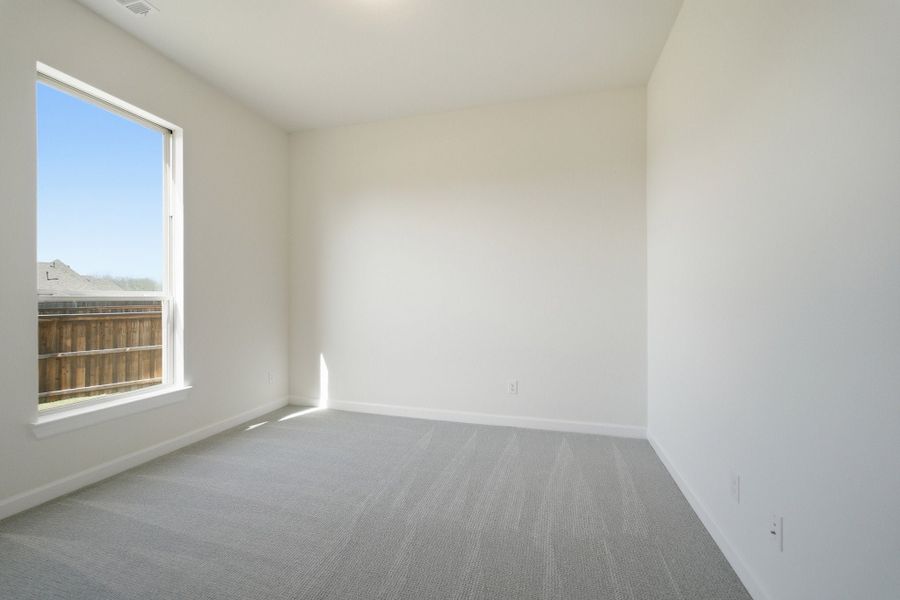 Spacious, unfurnished interior of a new home in Sonoma Verde, Heath (Image 25).