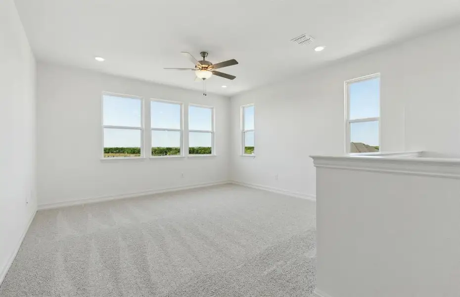 Airy loft with expansive windows Airy loft with expansive windows
