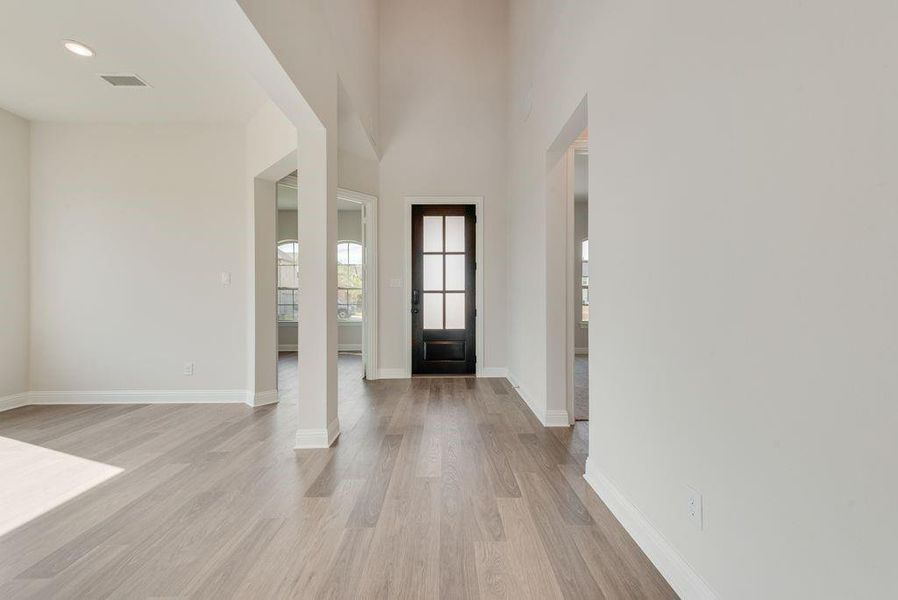 Spacious, unfurnished interior of a new home in Villages of Creekwood, Frisco (Image 31).