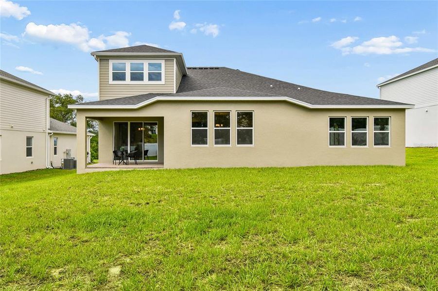 Exterior details and patio area of a home in Wolf Lake Ranch, Apopka (Image 17).