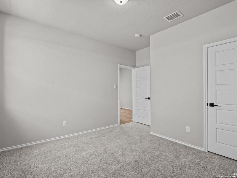 Spacious, unfurnished interior of a new home in Comanche Ridge, San Antonio (Image 21).