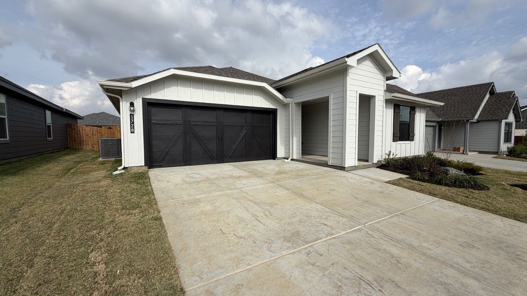 Front exterior of a new home in Shannon Creek, Burleson, TX, highlighting curb appeal (Image 18). Front exterior of a new home in Shannon Creek, Burleson, TX, highlighting curb appeal (Image 18).