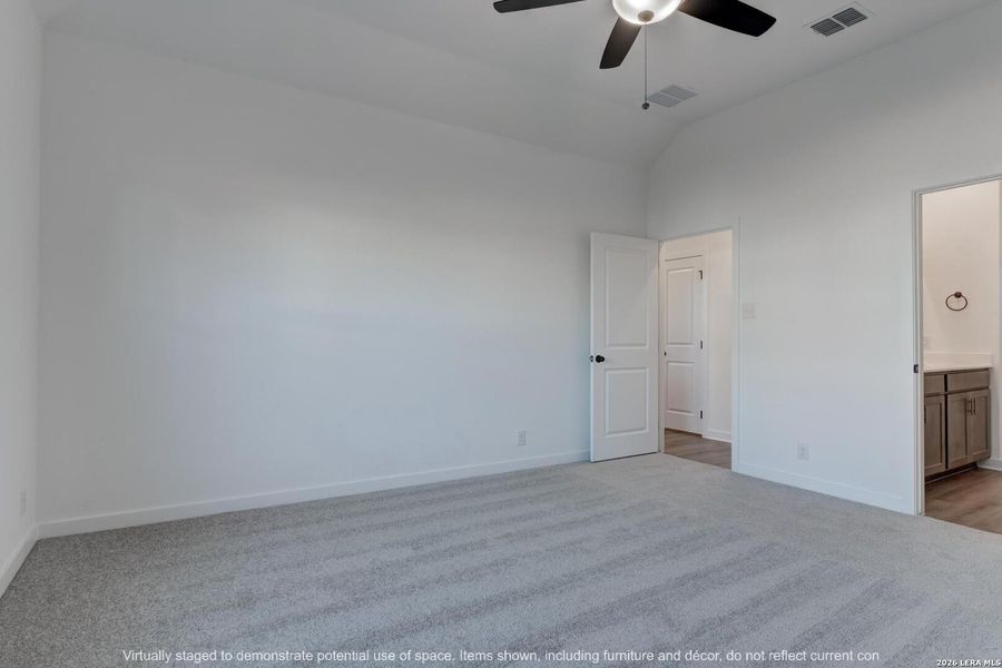 Spacious, unfurnished interior of a new home in Nopal Valley, San Antonio (Image 11).
