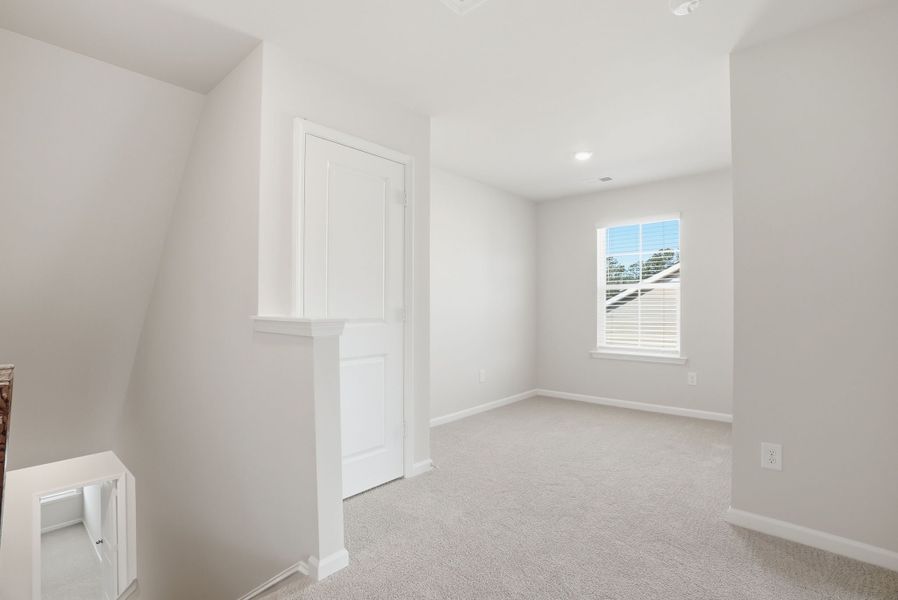 Spacious, unfurnished interior of a new home in Towns at Lake Greenwood, Greenwood (Image 20).