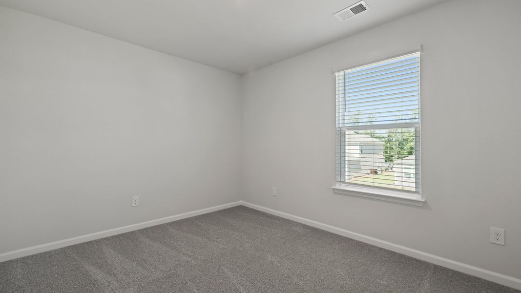 Spacious, unfurnished interior of a new home in Carolina Groves, Moncks Corner (Image 18).