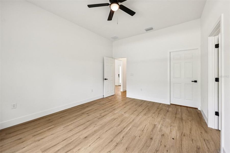 Spacious, unfurnished interior of a new home in , Ocklawaha (Image 25).