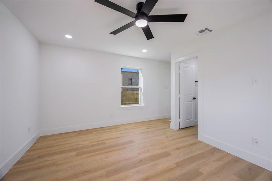 Spacious, unfurnished interior of a new home in , Dallas (Image 18).