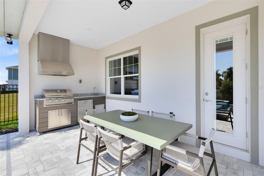 Exterior details and patio area of a home in Winter Grove, Winter Garden (Image 20).
