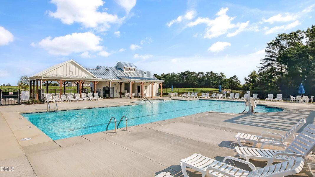 honeycutt-oaks-monument-pool-001