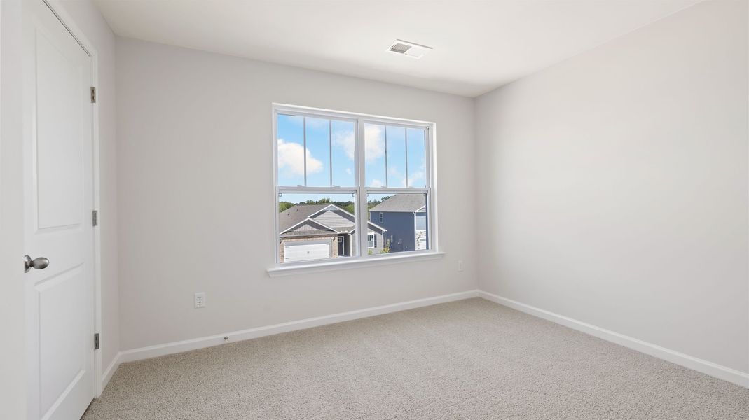 Spacious, unfurnished interior of a new home in Woodglen, Piedmont (Image 17).