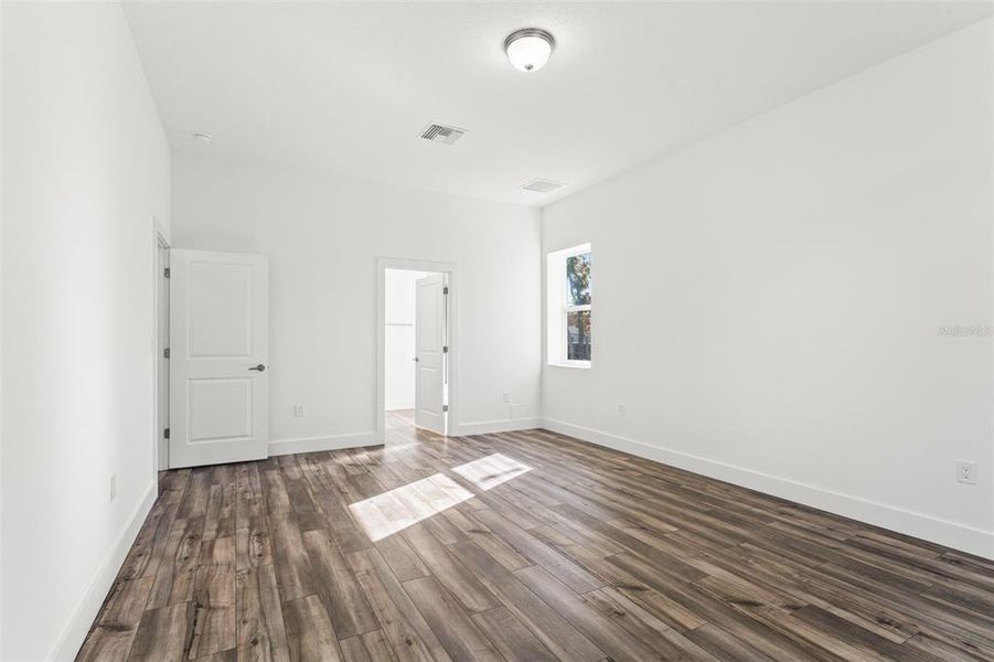 Spacious, unfurnished interior of a new home in , Weeki Wachee (Image 47).