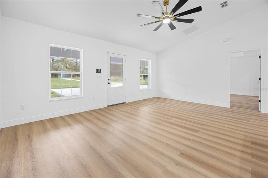 Spacious, unfurnished interior of a new home in , Dunnellon (Image 18).