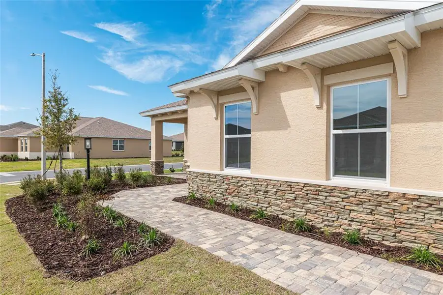Exterior details and patio area of a home in , Ocala (Image 3).