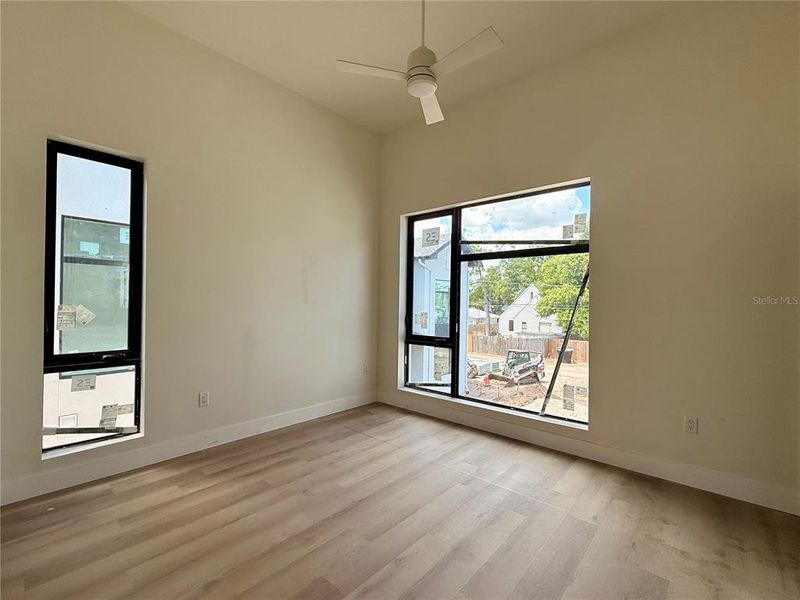 Spacious, unfurnished interior of a new home in , St. Petersburg (Image 14).