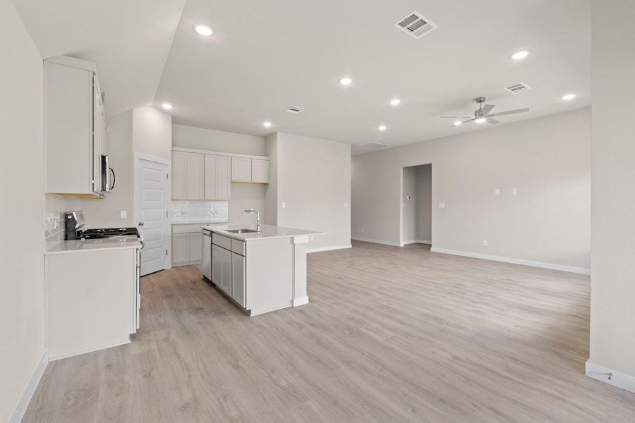 A seamless floor plan connects the well-appointed kitchen with a spacious living area, ideal for comfortable daily life.