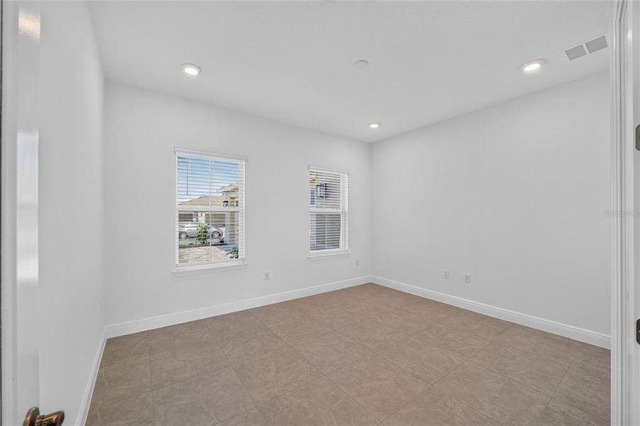 Spacious, unfurnished interior of a new home in , Ocala (Image 38).