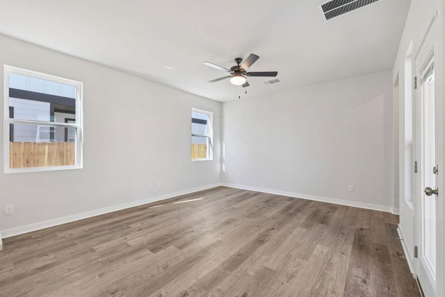 Spacious, unfurnished interior of a new home in The Hollows at Avery Centre, Round Rock (Image 23).