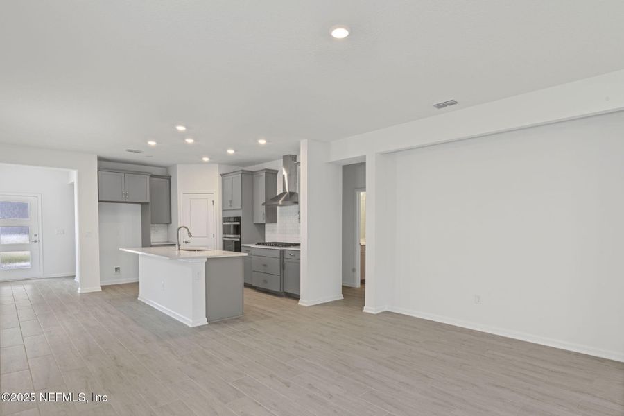 Spacious, unfurnished interior of a new home in Beacon Lake, St. Augustine (Image 40).