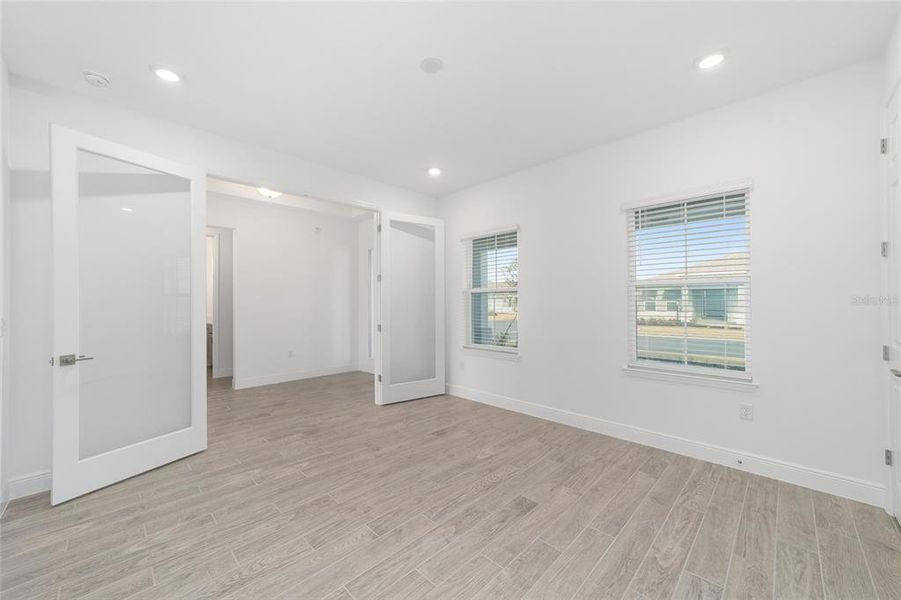 Spacious, unfurnished interior of a new home in , Ocala (Image 34).